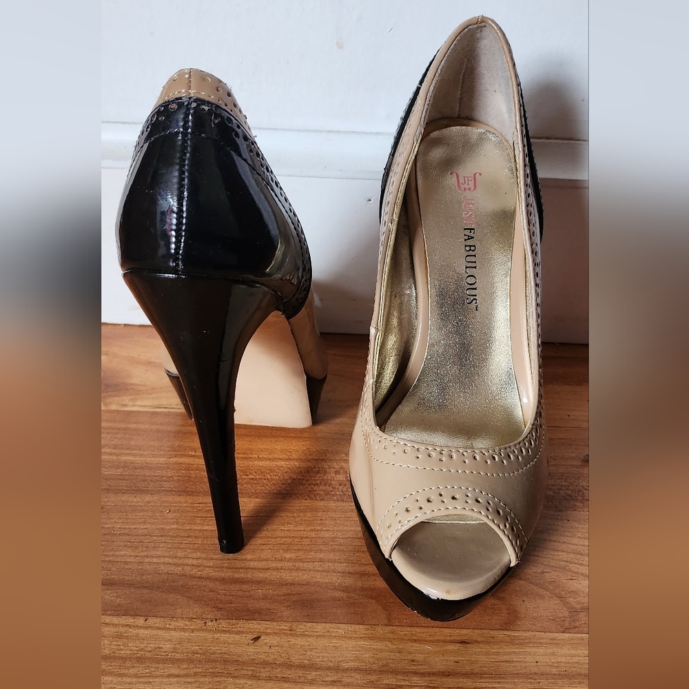 Women's peeptoe pumps